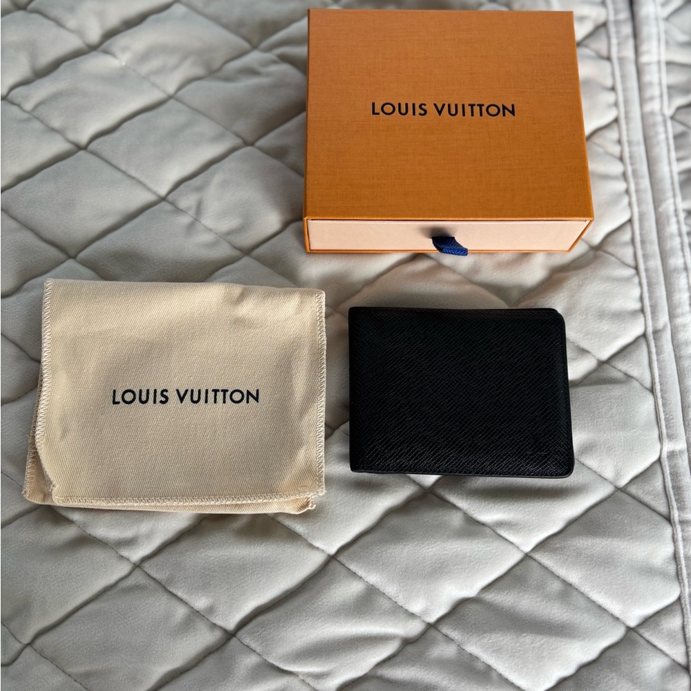 Louis Vuitton (Black Taiga Leather) Slender Wallet